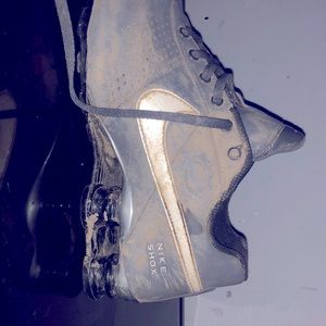 Size 7 gray I’ll clean them